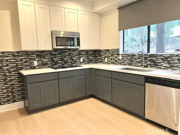 3480 Barham Blvd APT 124, Los Angeles, CA 90068