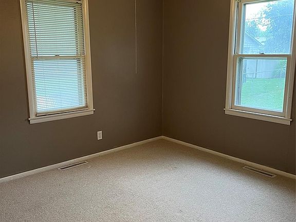 5th image of 3909 Nebraska St
