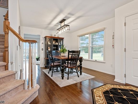 4th image of 18 Pond Ridge Dr