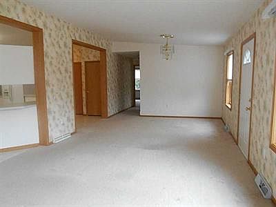 4th image of 1610 Cole Dr