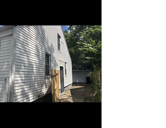 3rd image of 17708 Pembroke Ave