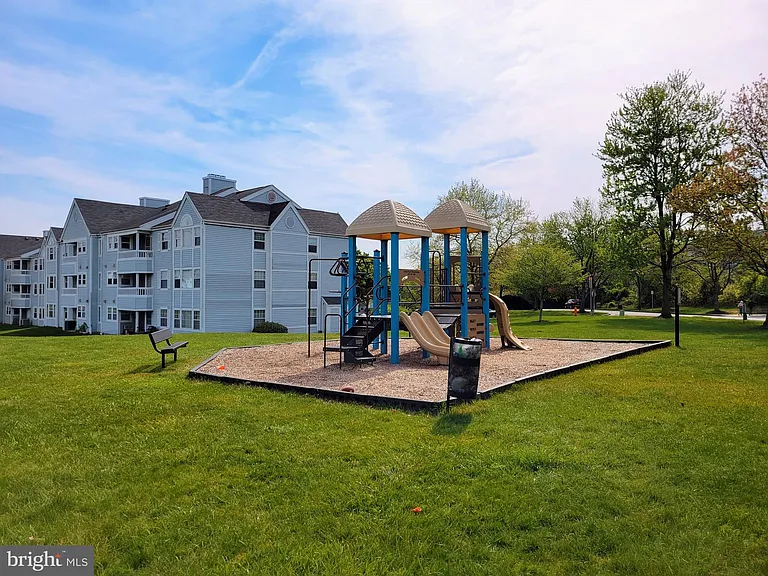 8360 Montgomery Run Rd #H — Photo 27