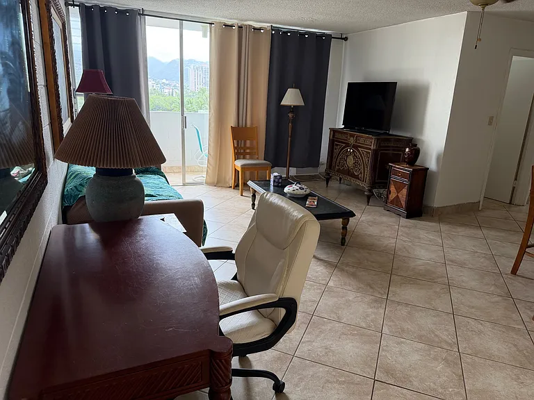 Waikiki Whale Watcher Apartments — Photo 13