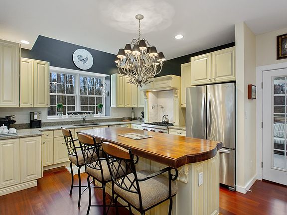 4th image of 8836 Blackhawk Dr