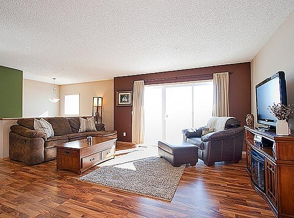 2nd image of 19372 Claremont Dr