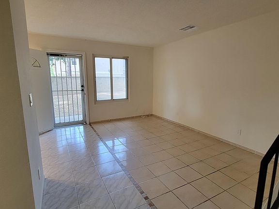 3rd image of 1614 S Campus Ave #A