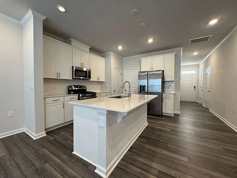 210 Golden Arms Dr — Photo 4
