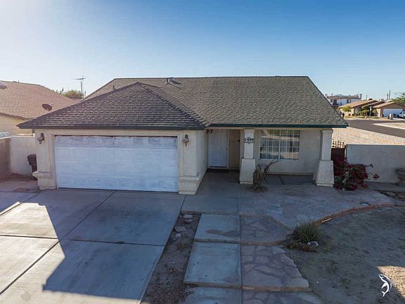 3rd image of 1555 E California St