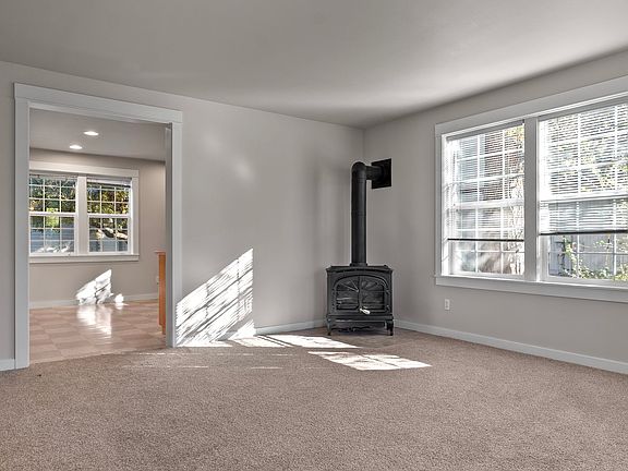 2nd image of 118 SE Roosevelt Ave