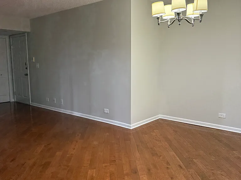 4750 N Elston Ave #102 — Photo 7
