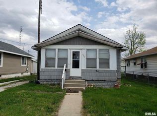 806 E 15th St, Beardstown, IL 62618