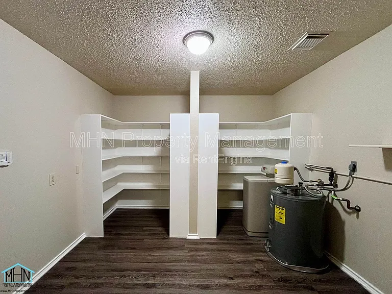 8143 Chestnut Manor Dr — Photo 15