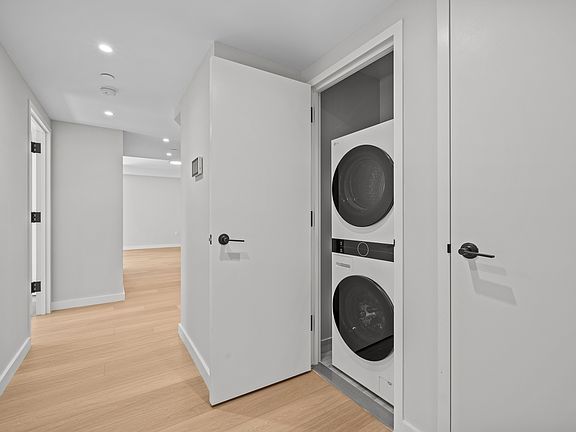 5th image of 2905 W 17th St #7B