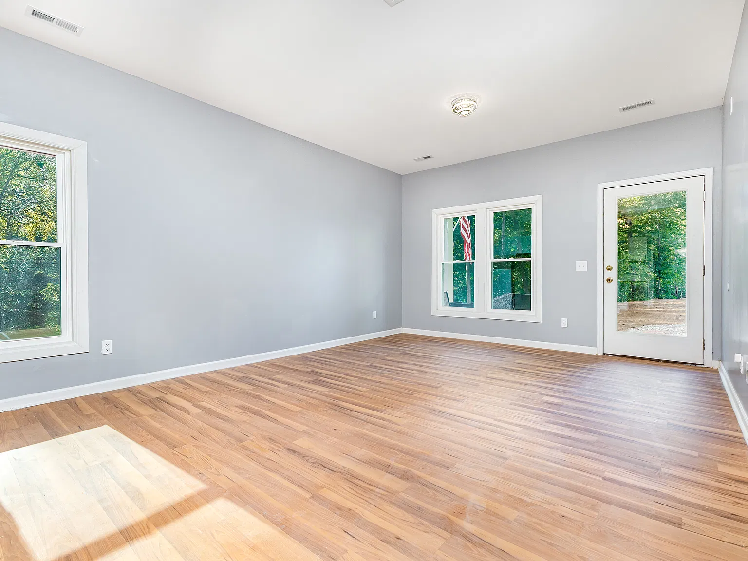 3 bed, 2.5 bath, 1628 sqft, $2,200 — Photo 3