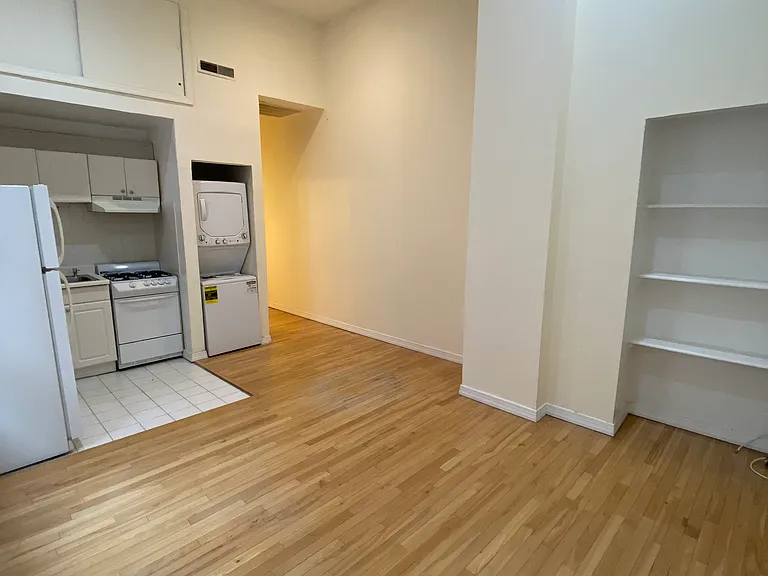 214 Market St #2R — Photo 1