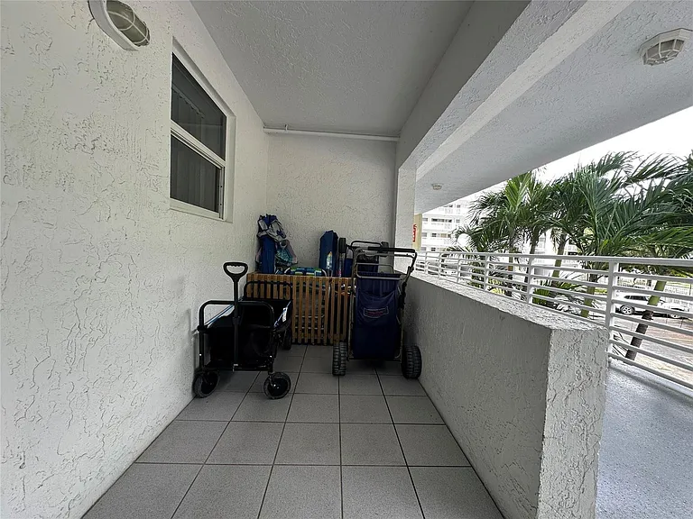17801 N Bay Rd #212 — Photo 47