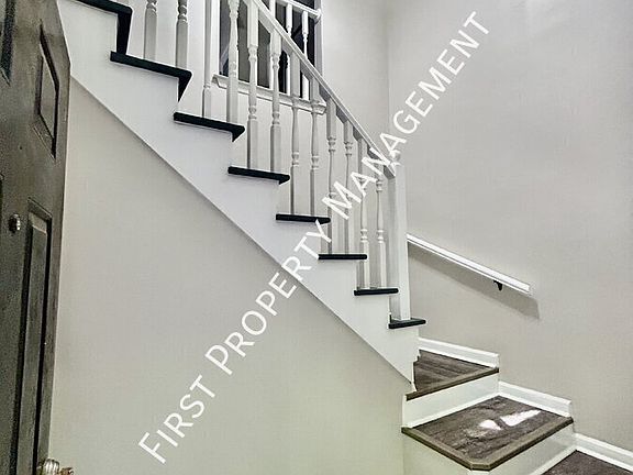 2nd image of 104 Summitt St #C