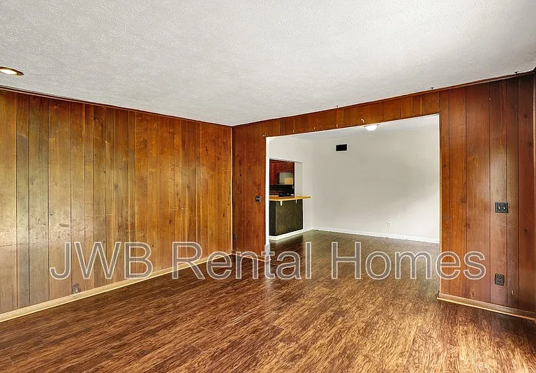 10524 Briarcliff Rd S — Photo 8