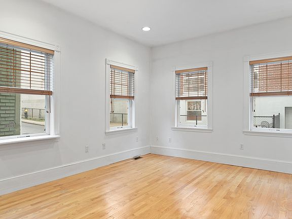 4th image of 256 Bowen St #1