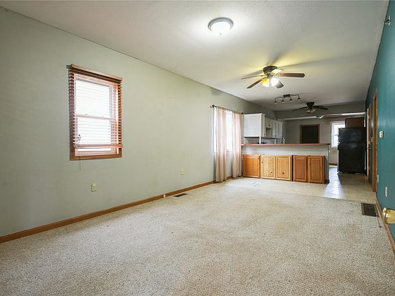 4th image of 916 9th St SW