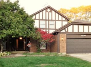 260 Essex Ct, Aurora, IL