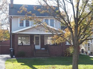3060 Yorkshire Rd, Cleveland Heights, OH 44118