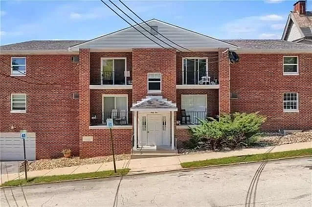 45 N Wade Ave — Photo 1