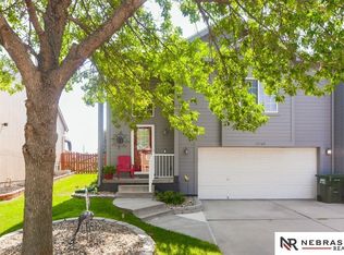 17163 Manderson St, Omaha, NE 68116