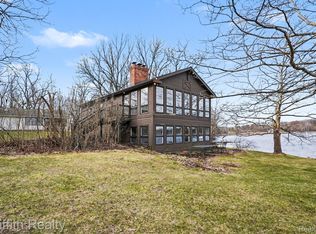 11616 Hall Rd, Whitmore Lake, MI 48189