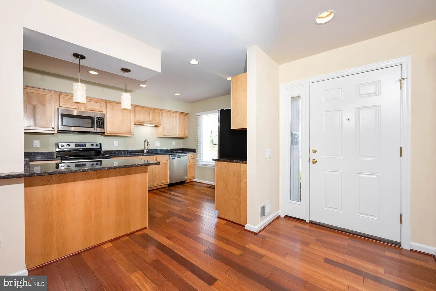 3 bed, 3.5 bath, 2130 sqft, $2,850 — Photo 3