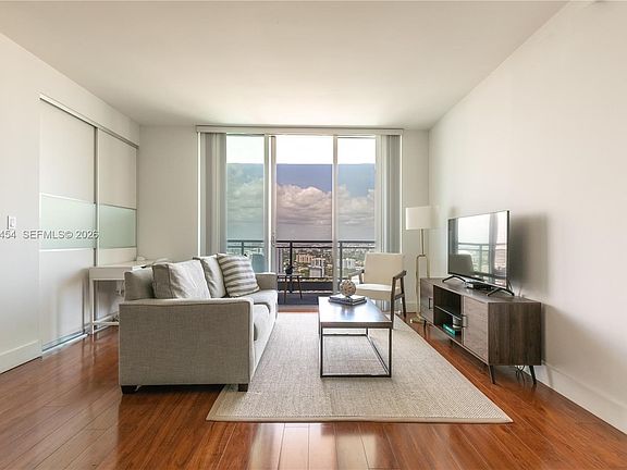 5th image of 90 SW 3rd St APT 3806