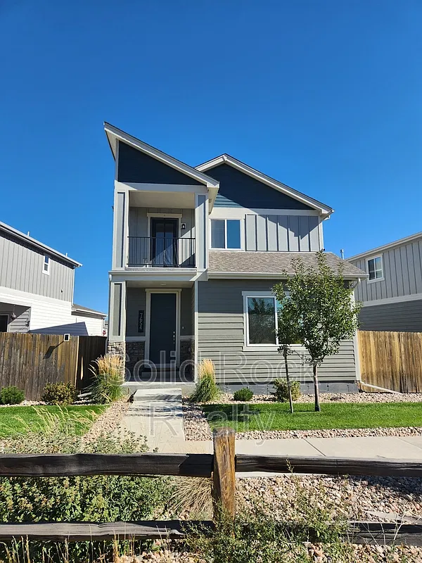 4 bed, 4.0 bath, 3143 sqft, $2,950 — Photo 1