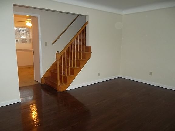 4th image of 321 E 255th St