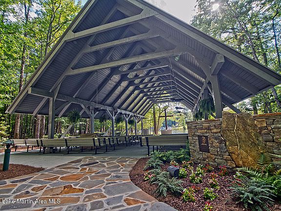 5th image of 41 Dogwood Ln