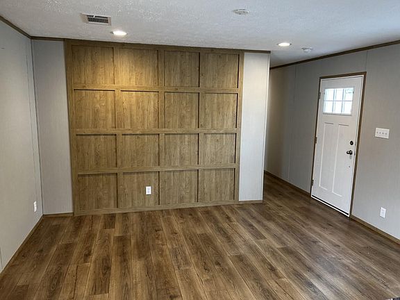 3rd image of 246 Marylou Dr S