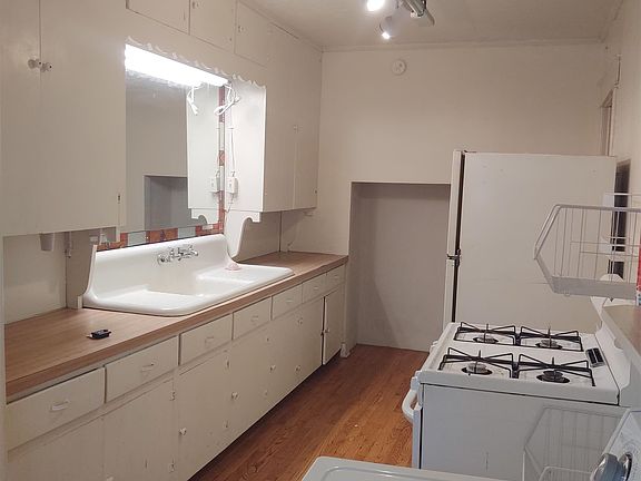 5th image of 3315 Southview Ave APT C