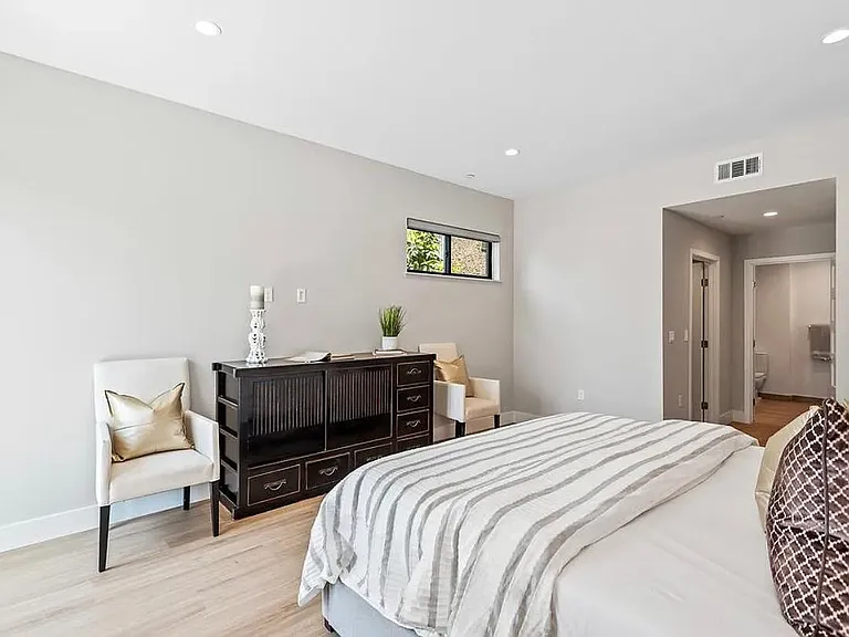 1906 Overland Ave #202 — Photo 8
