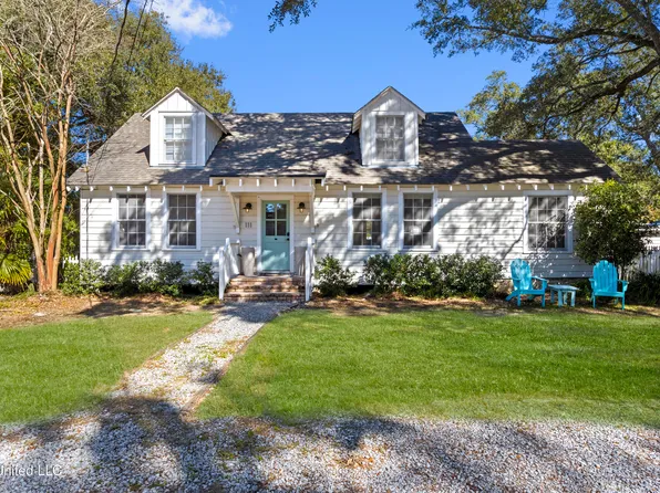 111 Bay View Ct, Bay Saint Louis, MS 39520