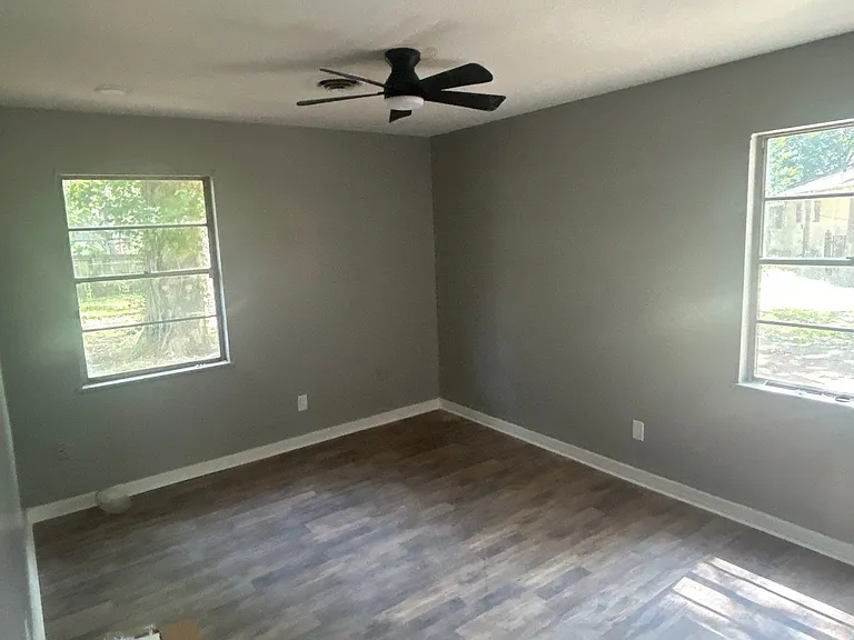 1114 Garden Park Dr — Photo 2