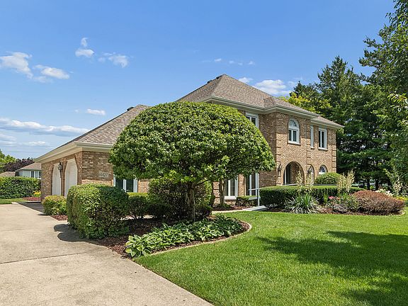 3rd image of 14427 Country Club Ln