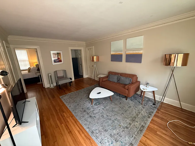 327 Cloverdale Rd #C — Photo 1