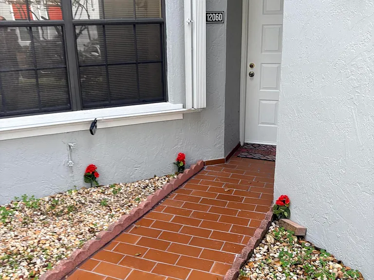 12060 NW 11th St #12060 — Photo 2