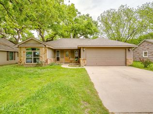 212 W 1st St, Weatherford, TX 76086