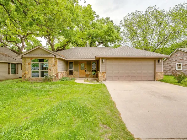 212 W 1st St, Weatherford, TX 76086