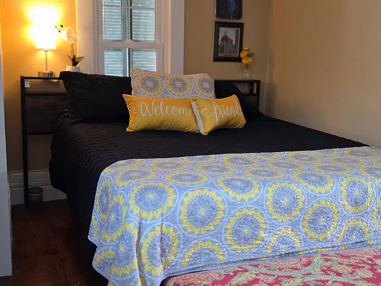 Queen size bed,bed frame with ubs