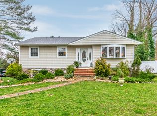 38 Norfolk Dr, Northport, NY 11768