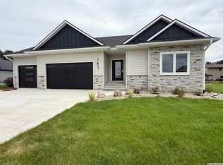 145 Boulder Rd, Mason City, IA 50401