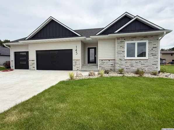 145 Boulder Rd, Mason City, IA 50401
