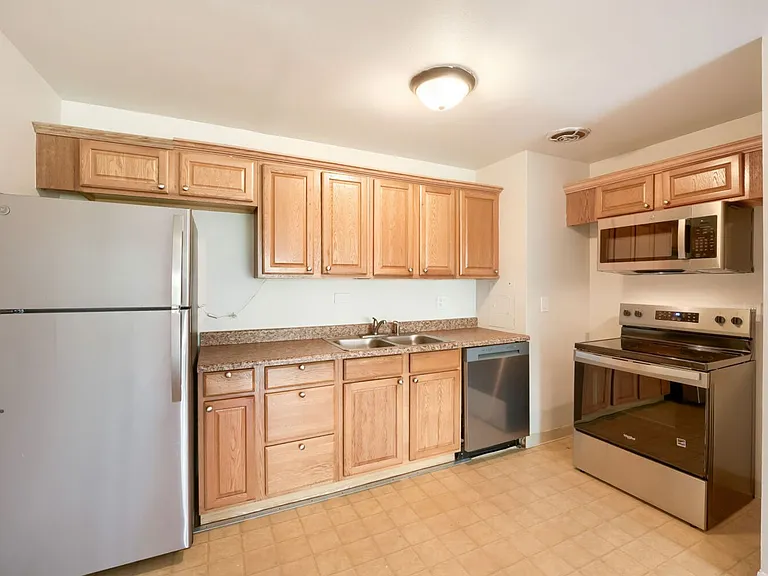 Catalina Apartments — Photo 7