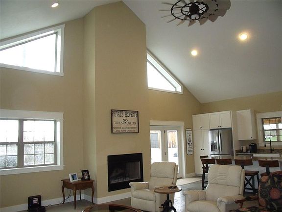 3rd image of 320 N County Road 550 W